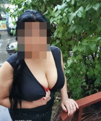Я знаю, как доставить тебе удовольствие и расслабление. В моих нежных объятиях ты забудешь о повседневных заботах. Со мной ты можешь исполнить любые свои фантазии, воплотить свои самые смелые желания. Использую различные техники массажа, эротические игрушки. У меня есть отличные отзывы от моих клиентов, которые уходят от меня счастливыми и довольными. Сохраню твою конфиденциальность и комфорт, поэтому можем встретиться у меня в уютной квартире в Москве или приехать к тебе. Посмотри на мои фото - их не смог устоять ни один мужчина. Жду звонка от тебя, мой милый! 😘 🌹 Алина